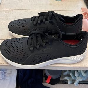 Women’s Croc tennis shoes